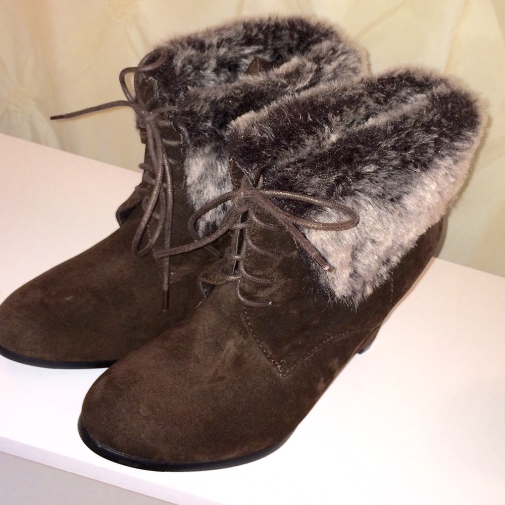 Booties, lace up with faux fur trim, 8
